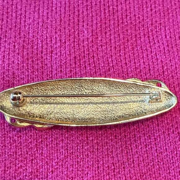 Elegant Gold and bone white brooch Leaf-Embellished - Picture 2 of 3